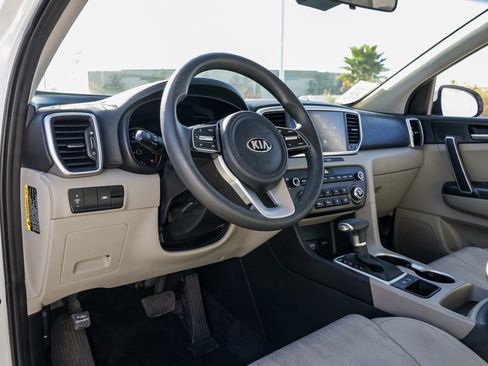 Used 2022 Kia Sportage LX image 16