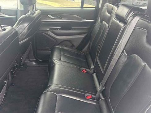 Used 2023 Jeep Grand Cherokee Limited w/ Black Appearance Package image 21