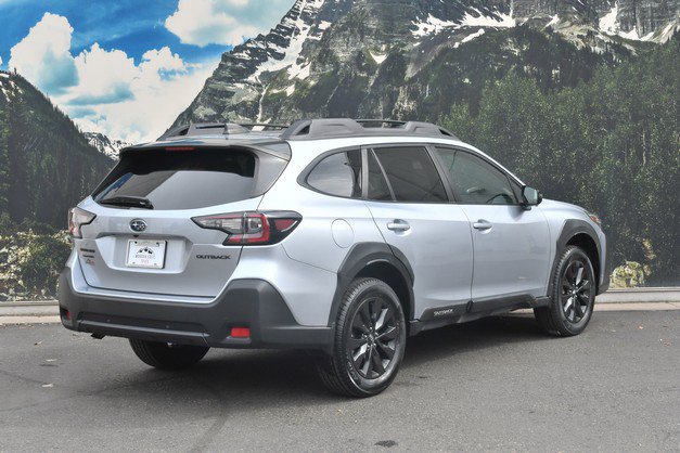 Used 2023 Subaru Outback Onyx Edition AWD/4WD image 3
