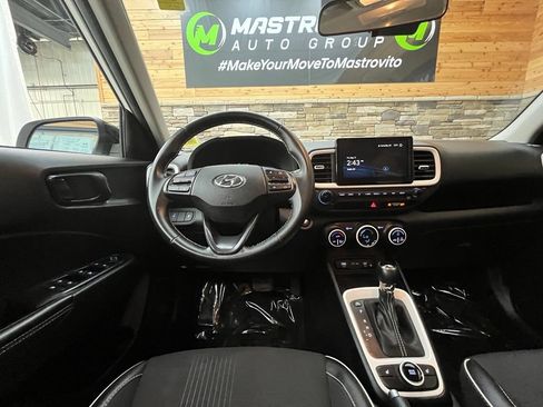 Used 2024 Hyundai Venue Limited FWD image 31