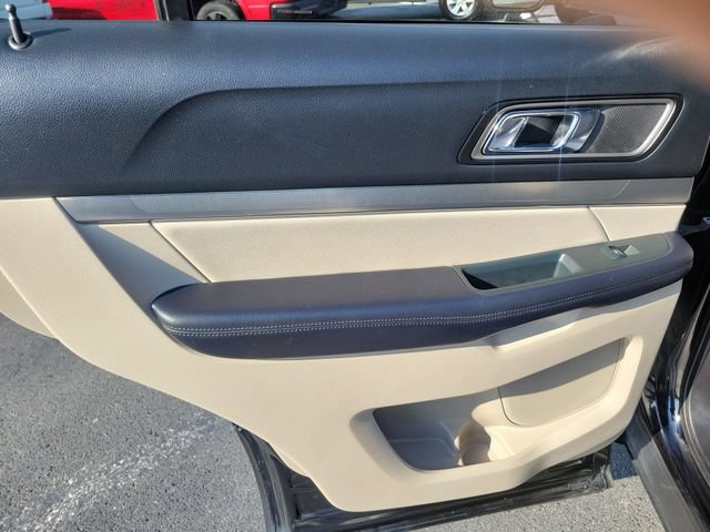 Used 2018 Ford Explorer XLT AWD/4WD image 25