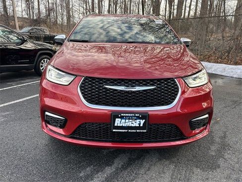 New 2026 Chrysler Pacifica Pinnacle image 3
