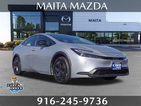 Used 2025 Toyota Prius LE FWD image 1
