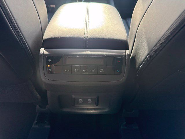 Used 2026 Nissan Pathfinder SL AWD/4WD image 17