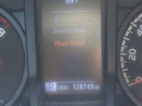 Used 2020 Toyota Tacoma SR AWD/4WD image 4
