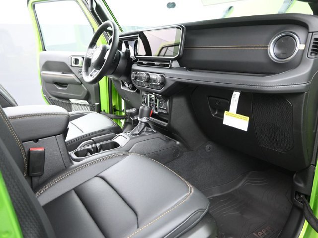New 2026 Jeep Wrangler Unlimited Sahara w/ Whitecap Package AWD/4WD image 24