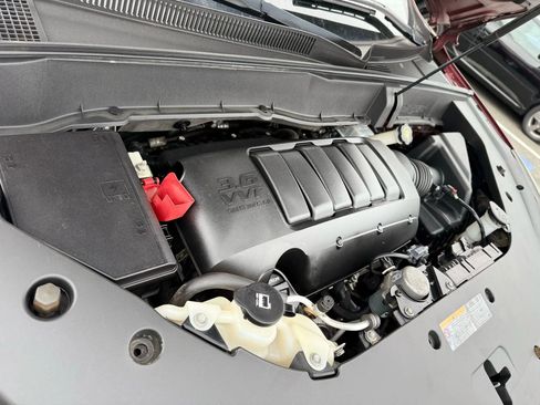 Used 2017 Chevrolet Traverse LT image 40