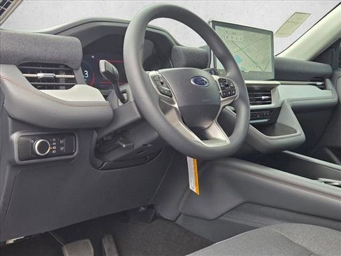 New 2026 Ford Explorer Active RWD image 4