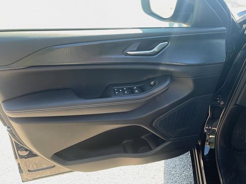 New 2025 Jeep Grand Cherokee Laredo X image 12