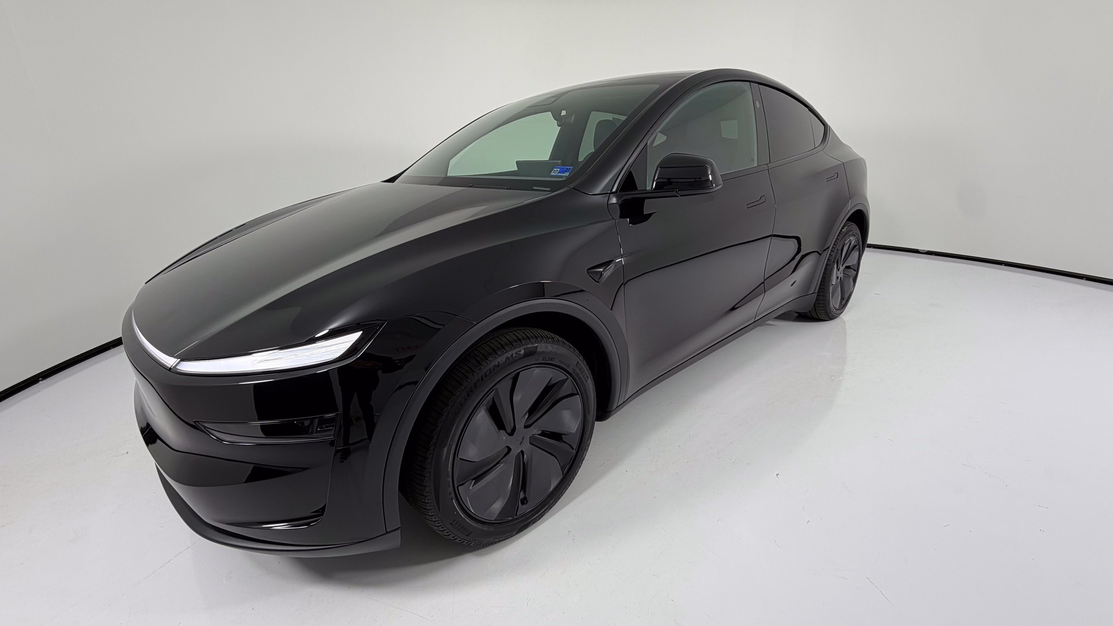 Used 2026 Tesla Model Y Long Range RWD image 1