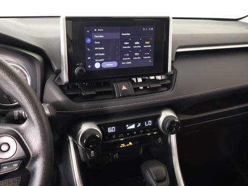 Used 2025 Toyota RAV4 XLE FWD image 5