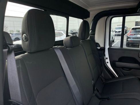 Used 2022 Jeep Gladiator Overland w/ LED Lighting Group image 36