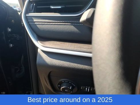 Certified 2025 Jeep Grand Cherokee Limited w/ Black Appearance Package AWD/4WD image 14