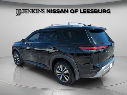 Certified 2024 Nissan Pathfinder SL FWD image 9