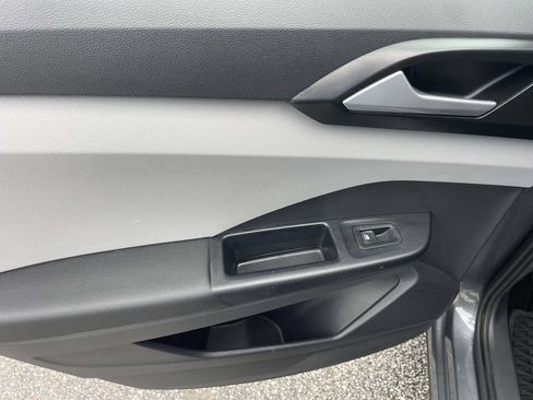 Certified 2023 Volkswagen Taos S FWD image 15