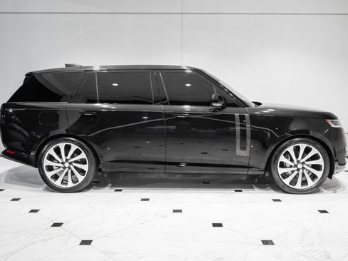 Used 2025 Land Rover Range Rover Long Wheelbase SE image 6