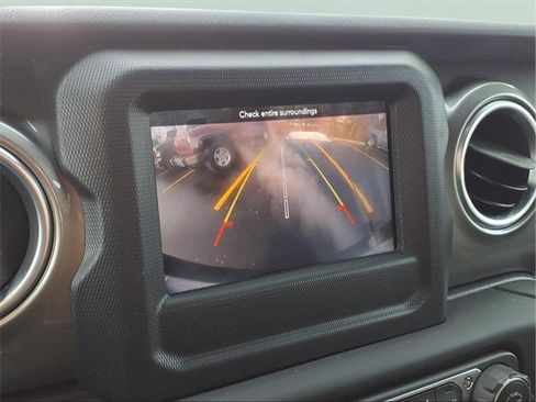 Used 2018 Jeep Wrangler Unlimited Sahara w/ Cold Weather Group image 21