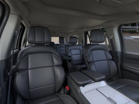 New 2026 Lincoln Navigator Premiere image 10