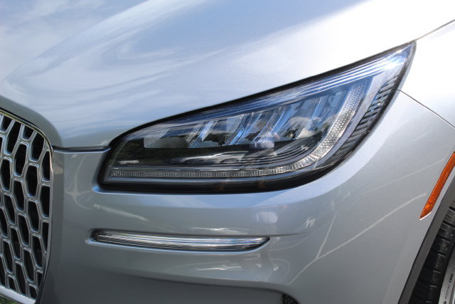 Certified 2023 Lincoln Corsair AWD image 11