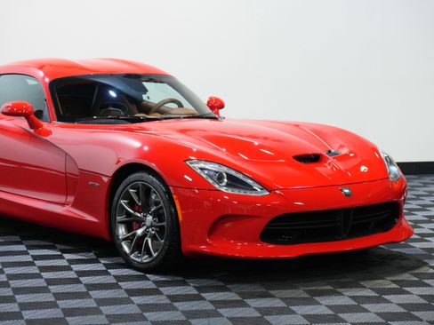 Used 2013 SRT Viper GTS w/ GTS Laguna Interior Pkg image 9