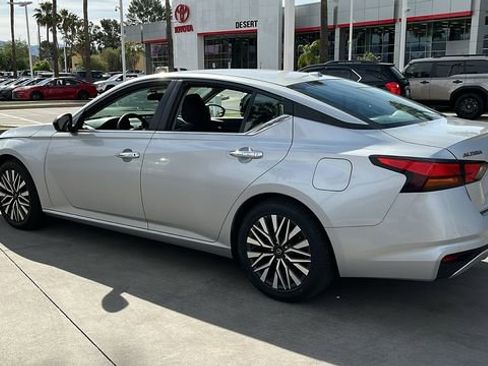 Used 2024 Nissan Altima 2.5 SV FWD image 22