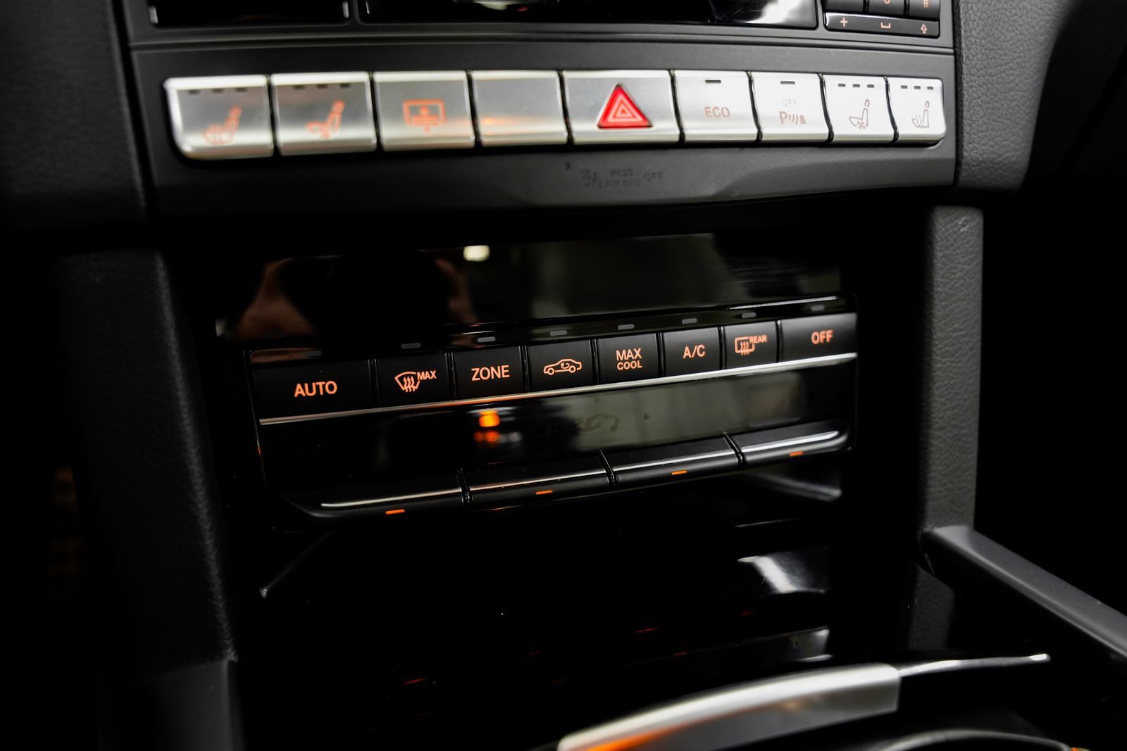 Used 2015 Mercedes-Benz E 400 Sedan image 15
