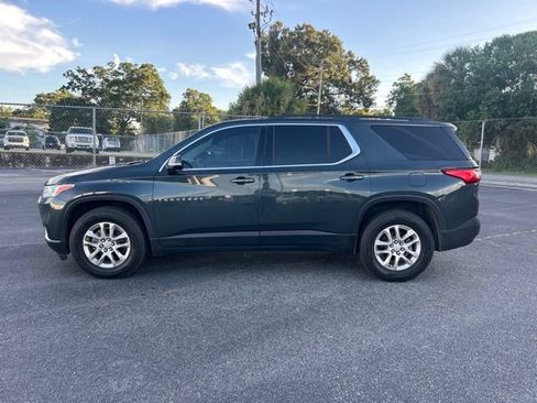 Used 2020 Chevrolet Traverse LT FWD image 2