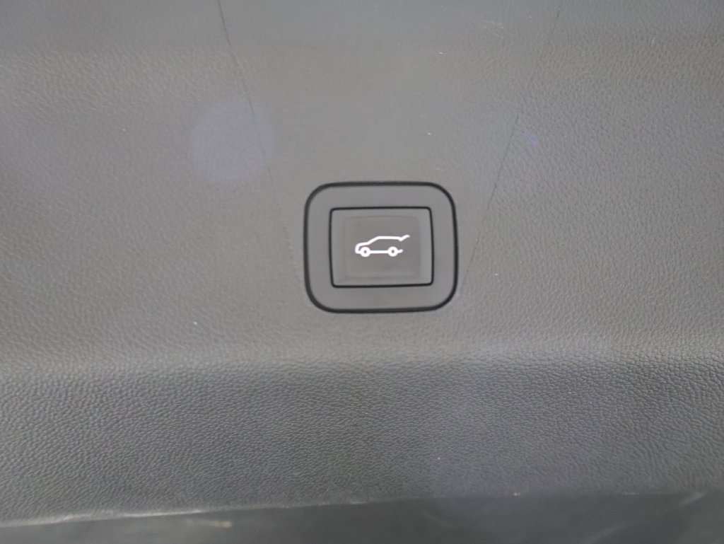 Used 2024 Chevrolet Tahoe Premier AWD/4WD image 21