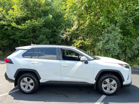 Certified 2024 Toyota RAV4 XLE w/ Convenience Package AWD/4WD image 6