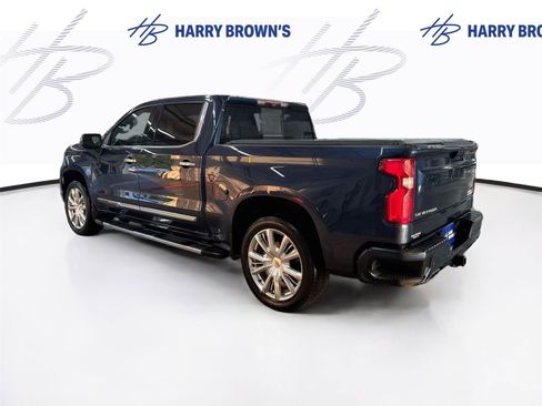 Used 2022 Chevrolet Silverado 1500 High Country w/ High Country Premium Package AWD/4WD image 2