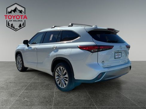 Used 2023 Toyota Highlander Platinum AWD/4WD image 3