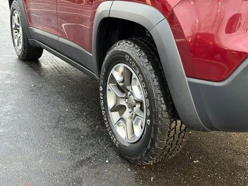 Used 2019 Jeep Cherokee Trailhawk w/ Cold Weather Group image 6