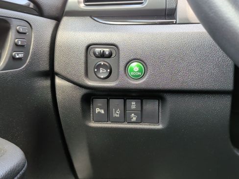 Used 2017 Honda Pilot Touring image 24