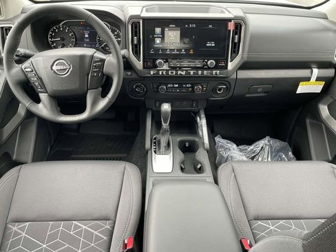 New 2025 Nissan Frontier SV w/ SV Convenience Package AWD/4WD image 12