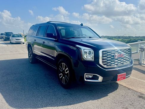 Used 2019 GMC Yukon XL Denali w/ Denali Ultimate Package image 5