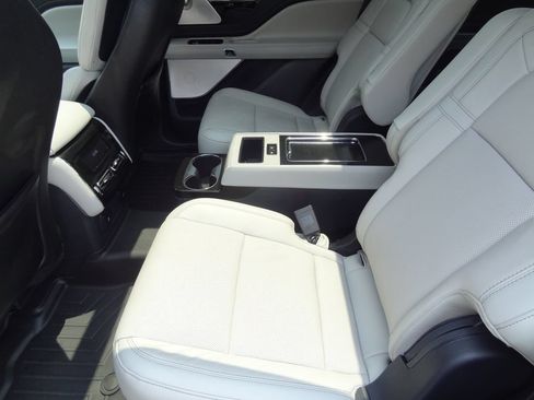 Certified 2025 Lincoln Aviator Reserve w/ Equipment Group 201A AWD/4WD image 8