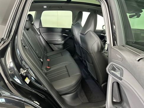 Used 2025 Audi Q6 e-tron Premium Plus image 27