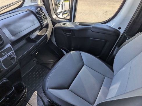 Used 2025 RAM ProMaster 2500 w/ Convenience Group FWD image 17