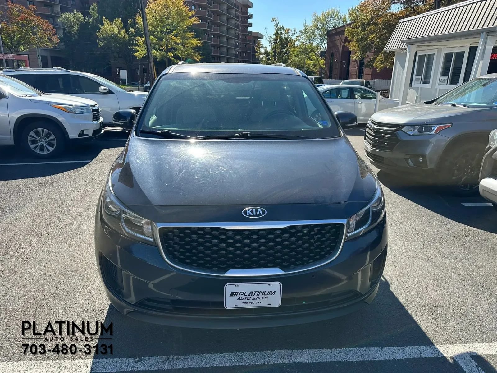 Used 2017 Kia Sedona LX w/ LX Essentials Premium Package FWD image 4