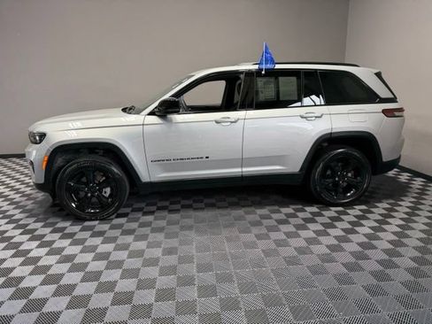 Used 2024 Jeep Grand Cherokee Altitude AWD/4WD image 6