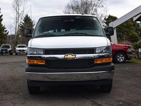 Used 2024 Chevrolet Express 2500 w/ Driver Convenience Package image 7