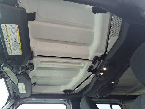 Used 2025 Jeep Wrangler Unlimited Sahara AWD/4WD image 5