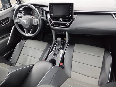 Used 2022 Toyota Corolla Cross LE AWD/4WD image 20
