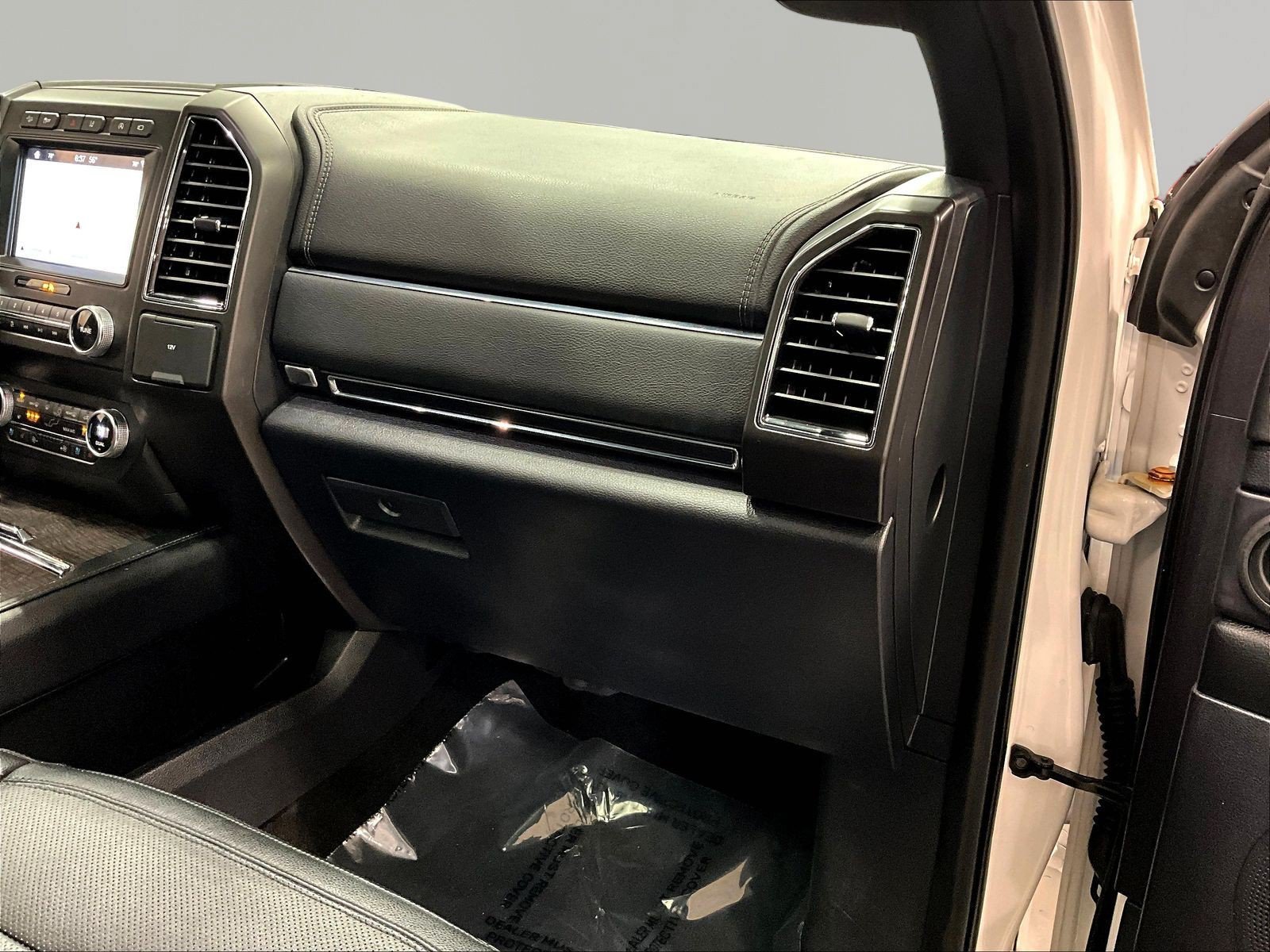 Used 2019 Ford Expedition Limited w/ Equipment Group 302A AWD/4WD image 27
