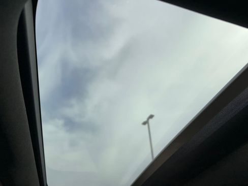 Used 2020 Volvo S60 T5 R-Design image 17