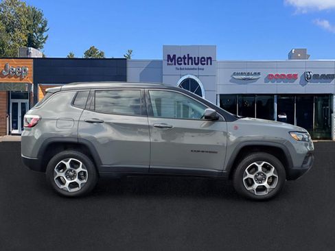 Used 2022 Jeep Compass Trailhawk w/ Trailhawk Convenience Group AWD/4WD image 2