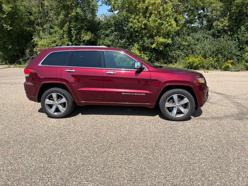 Used 2016 Jeep Grand Cherokee Overland w/ Advanced Technology Group AWD/4WD image 18
