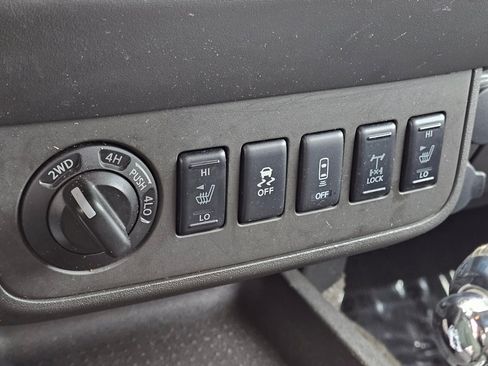 Used 2015 Nissan Frontier PRO-4X image 10