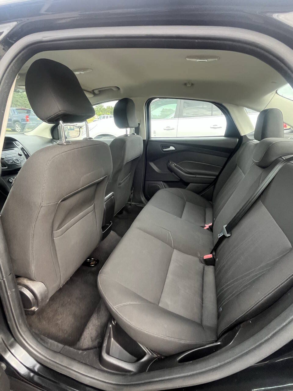 Used 2015 Ford Focus SE FWD image 7