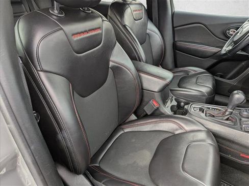 Used 2019 Jeep Cherokee Trailhawk w/ Comfort/Convenience Group image 29